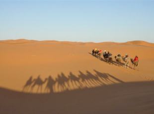 Tour privado de 2 días desde Fes a Merzouga , Tour de Fes al desierto y trekking en camello